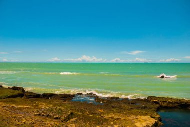 Recife, Pernambuco, Brezilya: Kayaların ve turkuaz denizmanzaralı güzel manzara.