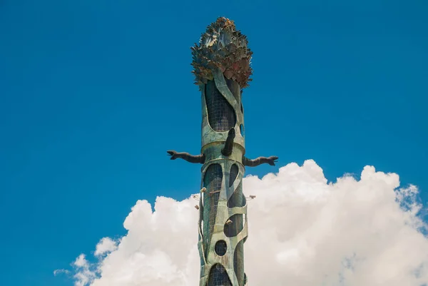 RECIFE, PERNAMBUCO, BRASIL: Parque Haborside en un arrecife con obras únicas del famoso escultor brasileño Francisco Brennand . — Foto de Stock