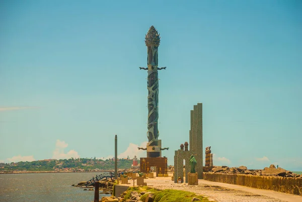 RECIFE, PERNAMBUCO, BRASILE: Parco Haborside su una barriera corallina con opere uniche del famoso scultore brasiliano Francisco Brennand . — Foto Stock