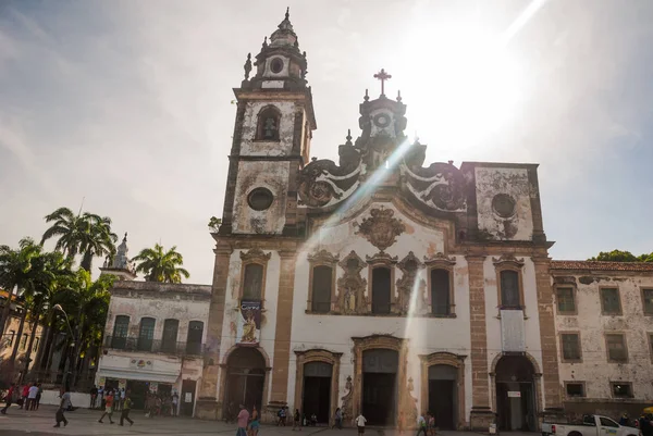 Recife, Brasil: Basílica de Nuestra Señora del Monte Carmelo, iglesia del siglo XVIII en el centro histórico de Recife — Foto de Stock