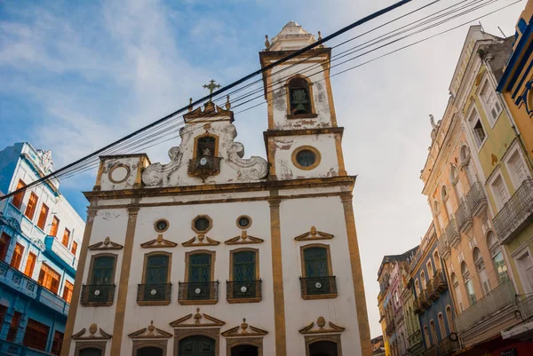 Recife, Brasil: Bela Igreja Católica, igreja do século XVIII no centro histórico do Recife — Fotografia de Stock