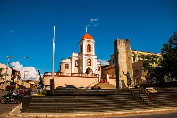 Sao Joao del Rei, Minas Gerais: landschap met uitzicht op een prachtige klassieke kerk in de oude stad — Stockfoto