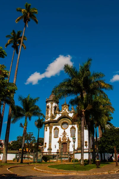 Sao Joao del Rei, Minas Gerais, Brasil: Iglesia de San Francisco de Assis, una de las principales iglesias de la ciudad rural colonial de Sao Joao del Rei . —  Fotos de Stock