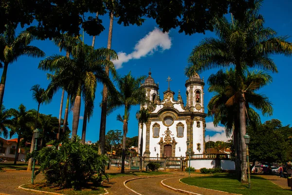 Sao Joao del Rei, Minas Gerais, Brazylia: Sao Francisco de Assis Kościół, jeden z głównych kościołów wiejskich miasta kolonialnego Sao Joao del Rei. — Zdjęcie stockowe