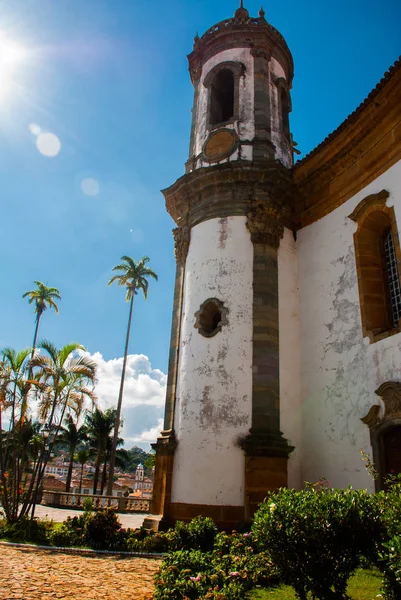圣若昂德尔雷，米纳斯吉拉斯，巴西：圣弗朗西斯科德阿西斯教堂，农村殖民城镇圣若昂德尔雷的主要教堂之一. — 图库照片