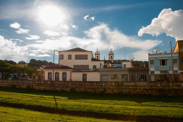 Sao Joao Del Rei, Minas Gerais : Paysage avec vue sur de belles maisons dans le centre de la vieille ville — Photo