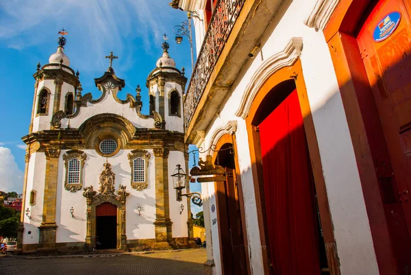 Sao Joao del Rei, Minas Gerais, Brésil : Vue sur la rue de l'église Nossa Senhora do Pilar à Sao Joao del Rei, Brésil — Photo