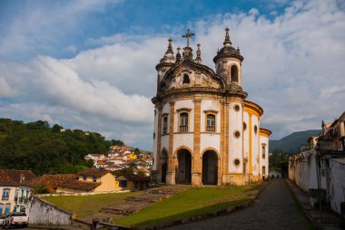 Ouro Preto, Minas Gerais, Brezilya: Assisi Saint Francis ünlü Kilisesi, Ouro Preto bir Rokoko Katolik kilisesi, Brezilya bulutlu bir gökyüzü gün