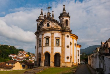 Ouro Preto, Minas Gerais, Brezilya: Assisi Saint Francis ünlü Kilisesi, Ouro Preto bir Rokoko Katolik kilisesi, Brezilya bulutlu bir gökyüzü gün