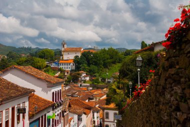 Ouro Preto, Minas Gerais, Brezilya: Tarihi maden şehri Outro Preto'nun şehir görünümü