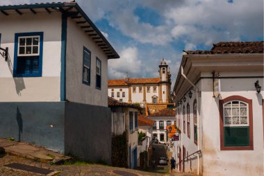 Ouro Preto, Minas Gerais, Brezilya: Tarihi maden şehri Outro Preto'nun şehir görünümü