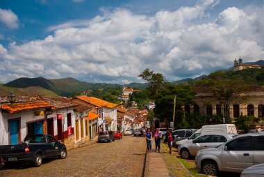 Ouro Preto, Minas Gerais, Brezilya: Tarihi maden şehri Outro Preto'nun şehir görünümü