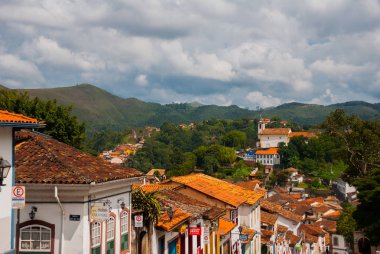 Ouro Preto, Minas Gerais, Brezilya: Tarihi maden şehri Outro Preto'nun şehir görünümü