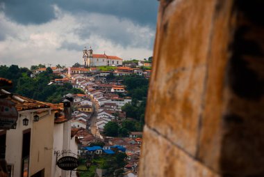 Ouro Preto, Minas Gerais, Brezilya: Eski şehir merkezinde eski sömürge evleri. Unesco dünya mirası