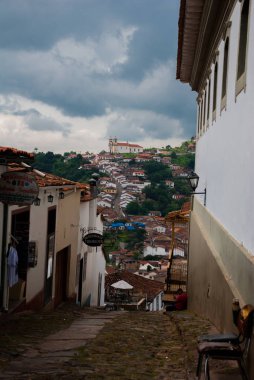 Ouro Preto, Minas Gerais, Brezilya: Eski şehir merkezinde eski sömürge evleri. Unesco dünya mirası