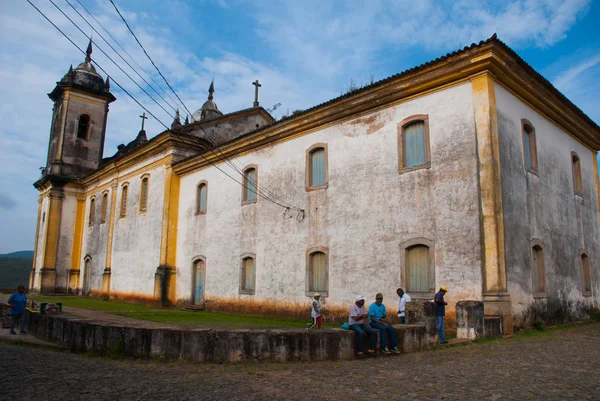 Ouro Preto, Minas Gerais, Brésil : Vieille belle église catholique dans une ville touristique populaire. Patrimoine mondial de l'UNESCO . — Photo