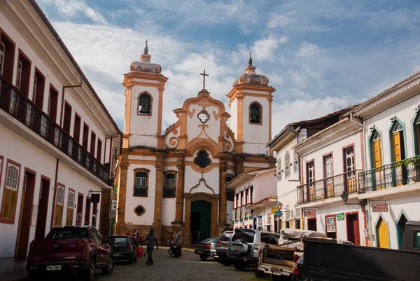 Ouro Preto, Minas Gerais, Brazylia: stary piękny kościół katolicki w popularnym miasteczku turystycznym. Światowe dziedzictwo UNESCO. — Zdjęcie stockowe