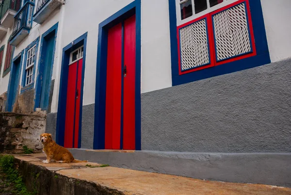 Ouro Preto, Minas Gerais, Brésil : Belles maisons d'architecture coloniale dans la vieille ville — Photo