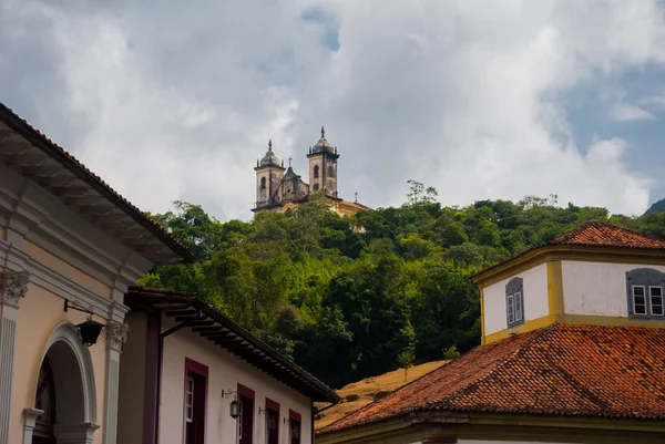 巴西米纳斯吉拉斯州奥罗普雷托：历史矿业城市Outro Preto的城市景观 — 图库照片