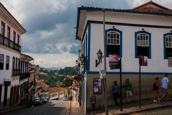 Ouro Preto, Minas Gerais, Brasil: Antiguas casas coloniales en el centro del casco antiguo. Patrimonio mundial de la UNESCO — Foto de Stock