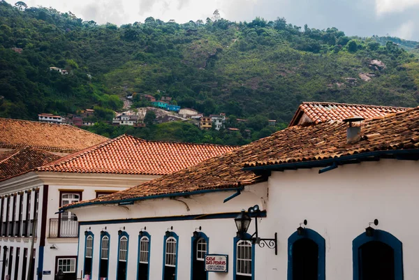 Ouro Preto, Minas Gerais, Brasil: Casas coloniais antigas no centro da cidade velha. Património Mundial da UNESCO — Fotografia de Stock