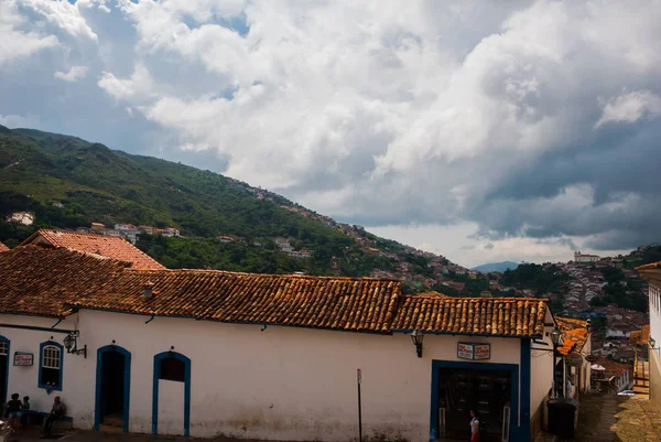Ouro Preto, Minas Gerais, Brasil: Casas coloniais antigas no centro da cidade velha. Património Mundial da UNESCO — Fotografia de Stock
