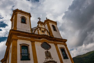 Ouro Preto, Minas Gerais, Brezilya: Popüler bir turizm kasabasında Eski güzel Katolik Kilisesi. Unesco dünya mirası.