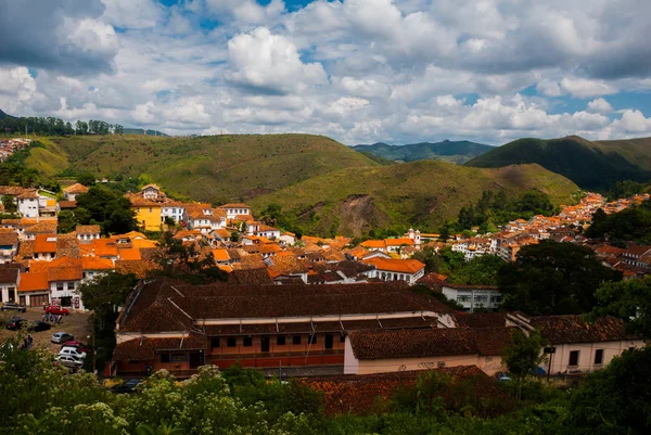 Ouro Preto, Minas Gerais, Brasil: Casas coloniais antigas no centro da cidade velha. Património Mundial da UNESCO — Fotografia de Stock