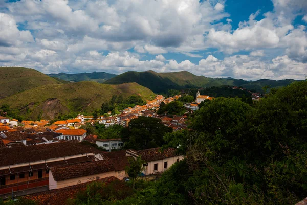 Ouro Preto, Minas Gerais, Brasil: Casas coloniais antigas no centro da cidade velha. Património Mundial da UNESCO — Fotografia de Stock