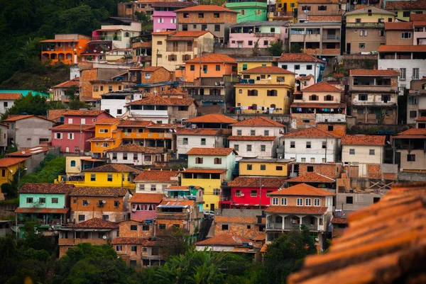 Ouro Preto, Minas Gerais, Brasile: Quartiere in città piccole case colorate . — Foto Stock