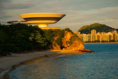 Niteroi city, Rio de Janeiro eyaleti, Brezilya: Mac Niteroi. Niteroi Çağdaş Sanat Müzesi. Mimar Oscar Niemeyer.