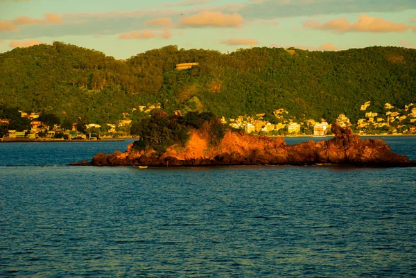 Παραλία και γειτονιά, Niteroi, πολιτεία του Ρίο ντε Τζανέιρο, Βραζιλία — Φωτογραφία Αρχείου