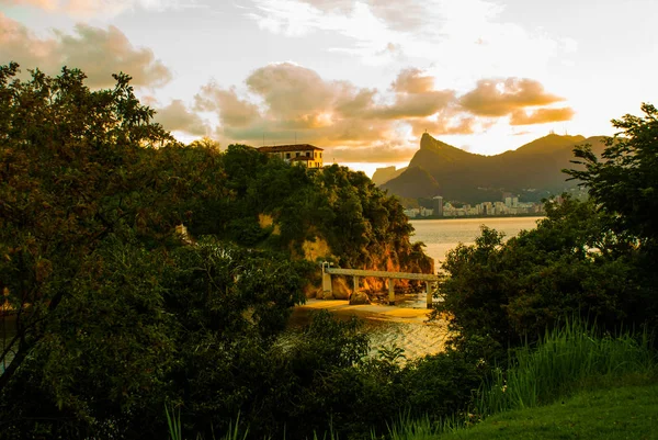 Остров Боа Виагем, Нитерой, штат Рио-де-Жанейро, Бразилия — стоковое фото