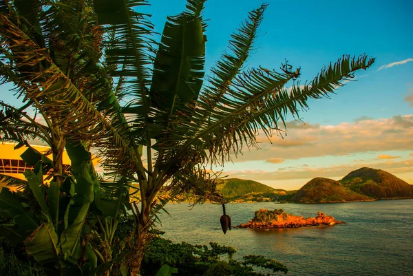 Icarai Beach and Niteroi, State of Rio de Janeiro, Brazil — стоковое фото