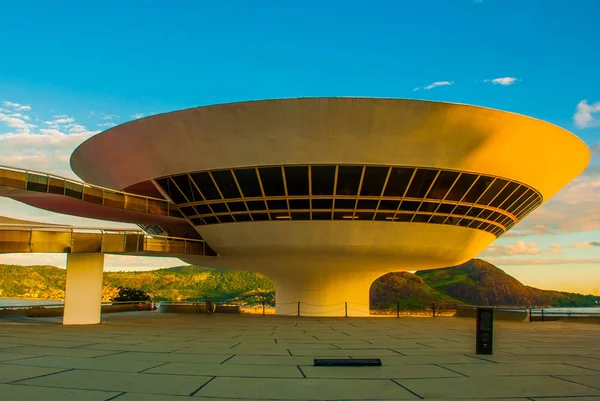 Niteroi city, Rio de Janeiro eyaleti, Brezilya: Mac Niteroi. Niteroi Çağdaş Sanat Müzesi. Mimar Oscar Niemeyer.
