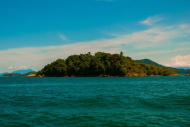 Angra dos Reis, Rio de Janeiro State, Brezilya Cataguas: Güneşli havalarda güzel tropikal adalar