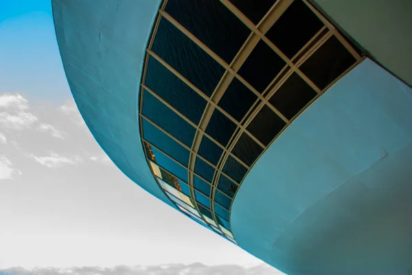 Niteroi City, staat Rio de Janeiro, Brazilië: Mac Niteroi. Museum voor hedendaagse kunst van Niteroi. Architect Oscar Niemeyer. — Stockfoto