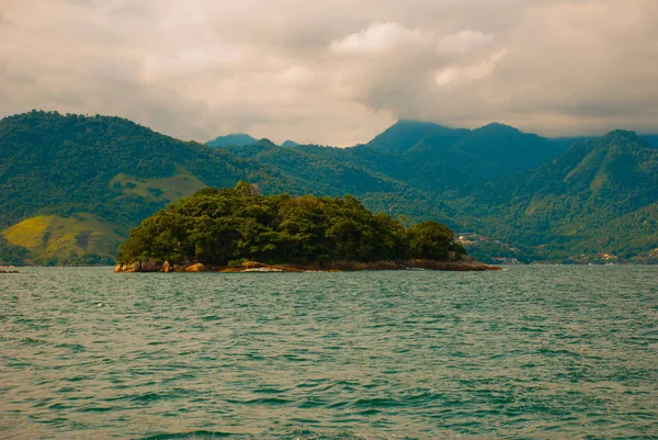 Angra dos Reis, Rio de Janeiro, Brasil Cataguas: Lindas ilhas tropicais em clima ensolarado — Fotografia de Stock