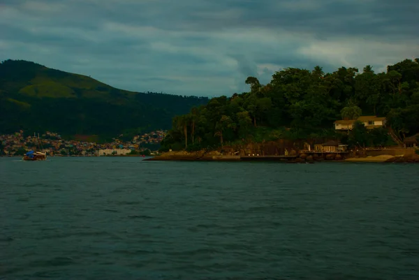 Angra dos Reis, Brasil, Ilha Grande: Ilha Grande localizada no sul do Rio de Janeiro . — Fotografia de Stock