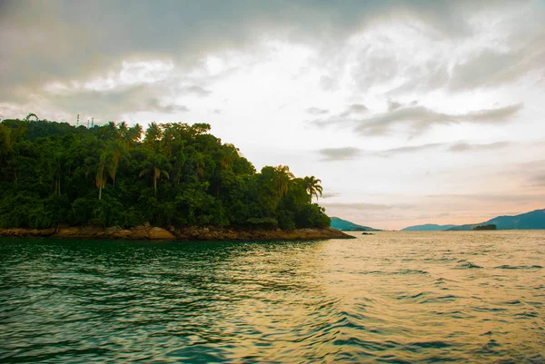 Angra dos reis, brasilien, ilha grande: ilha grande liegt südlich des rio de janeiro. — Stockfoto