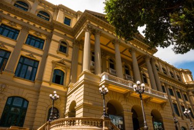 Rio de Janeiro, Brezilya: Rio Branco Caddesi'ndeki Milli Kütüphane binasının cephesi, Rio de Janeiro şehir merkezi