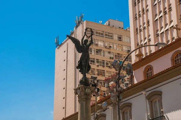 Río de Janeiro, Brasil: escultura de un ángel con alas — Foto de Stock