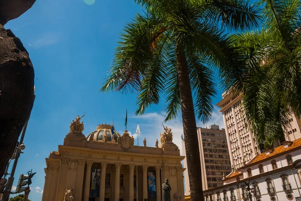 Rio de Janeiro, Brazilië: Tiradentes Palace hoofdkwartier van Alerj-wetgevende vergadering van Rio de Janeiro gelegen in het historische centrum van de stad. — Stockfoto