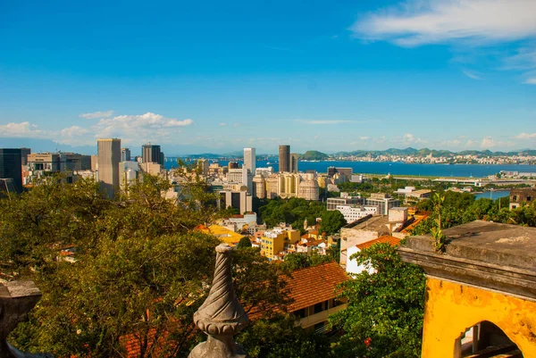 Brezilya, Rio de Janeiro, Santa Teresa Mahallesi. Evin Harabeleri Şehrin üst görünümü Laurinda — Stok fotoğraf