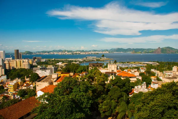 Brasilien, Rio de Janeiro, Santa Teresa grannskapet. Top utsikt över staden från ruinerna av huset Laurinda — Stockfoto