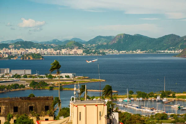Brasilien, Rio de Janeiro: planet lyfter från flygplatsen. — Stockfoto