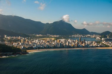 Rio de Janeiro, Brezilya: Sao Conrado plajının yukarıdan görünümü, Rio de Janeiro şehrinde Sao Conrado mahallesinde bulunan