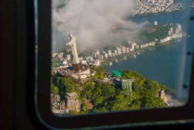 İsa'nın kurtarıcı heykelin üst kısmında bir dağ, rio de janeiro, Brezilya