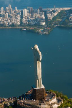 İsa'nın kurtarıcı heykelin üst kısmında bir dağ, rio de janeiro, Brezilya