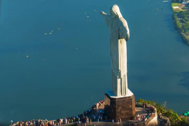 İsa'nın kurtarıcı heykelin üst kısmında bir dağ, rio de janeiro, Brezilya